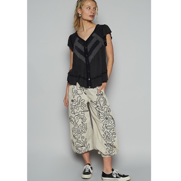 🌟 “The Drea" Black Frill Sleeve Lace Trim Top - Picture 3 of 3